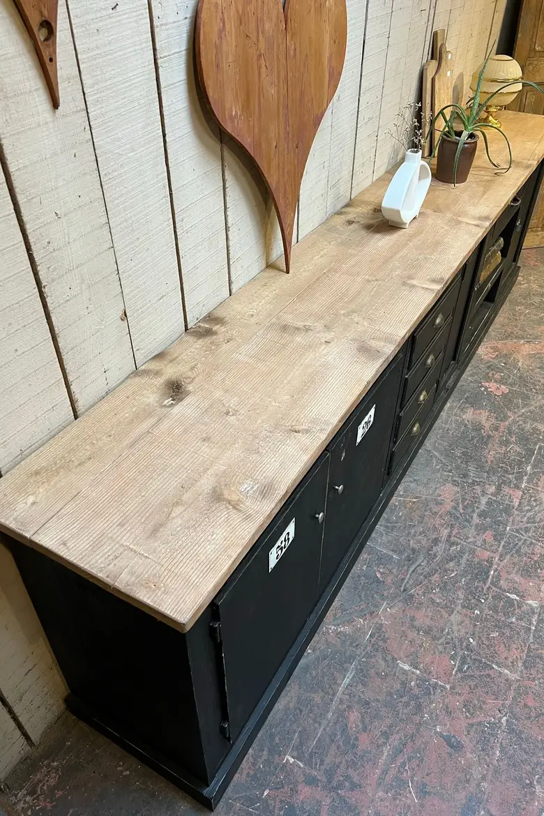 Meuble d’atelier en bois