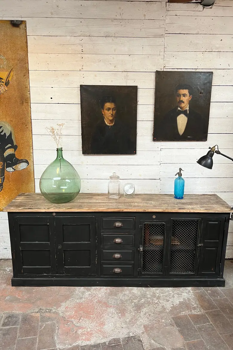 Meuble d’atelier en bois grillagé