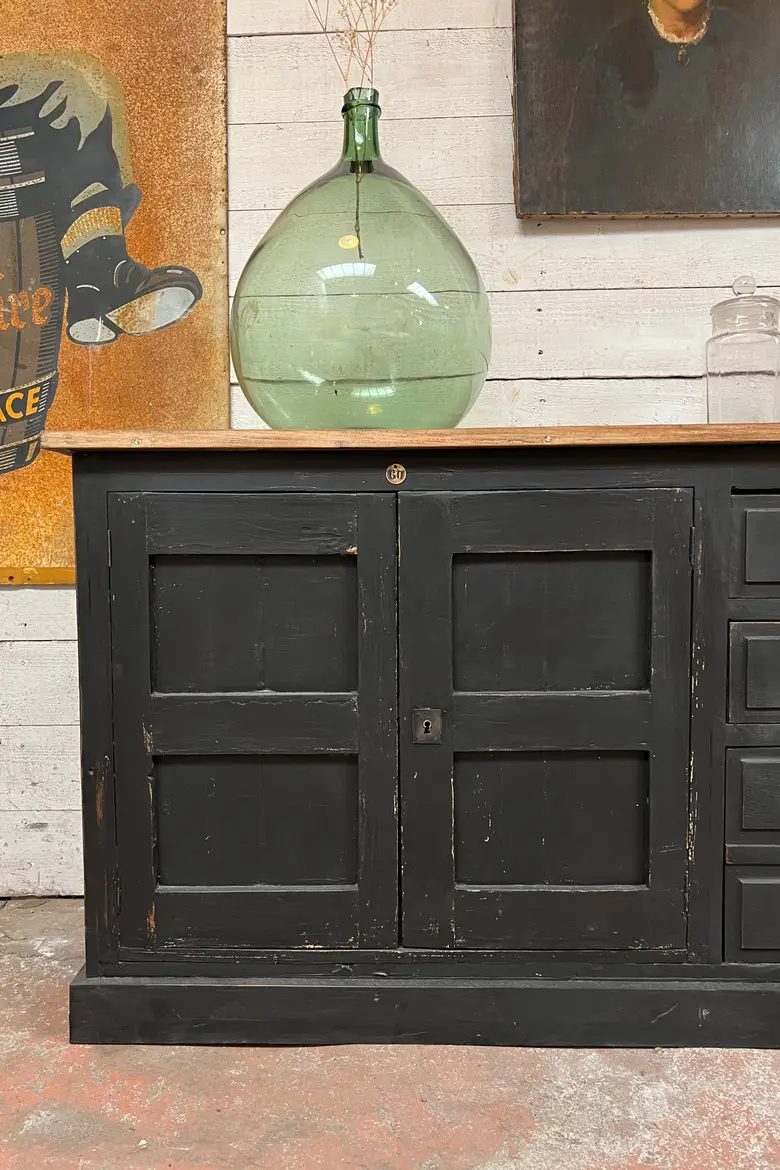 Meuble d’atelier en bois grillagé