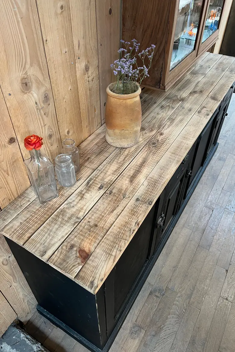 Meuble d’atelier en bois