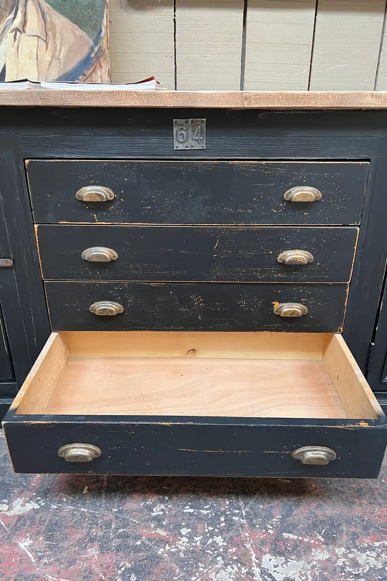 Meuble d’atelier en bois