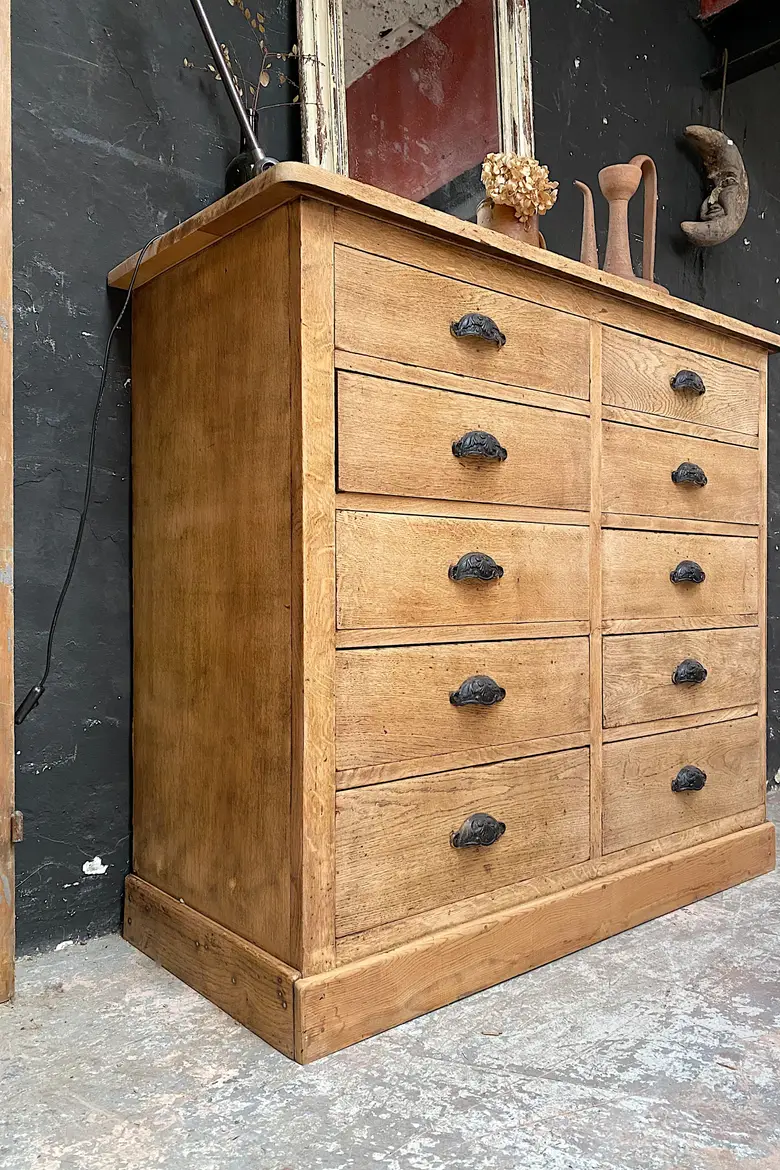 Meuble d'atelier  en chêne à tiroirs Début XXème