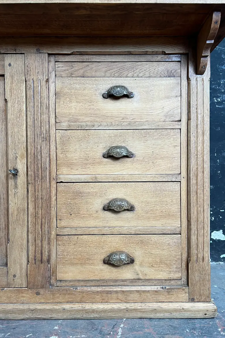 Meuble de commerce en chêne