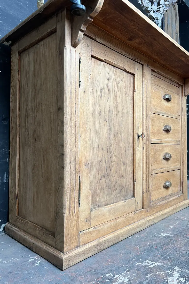 Meuble de commerce en chêne