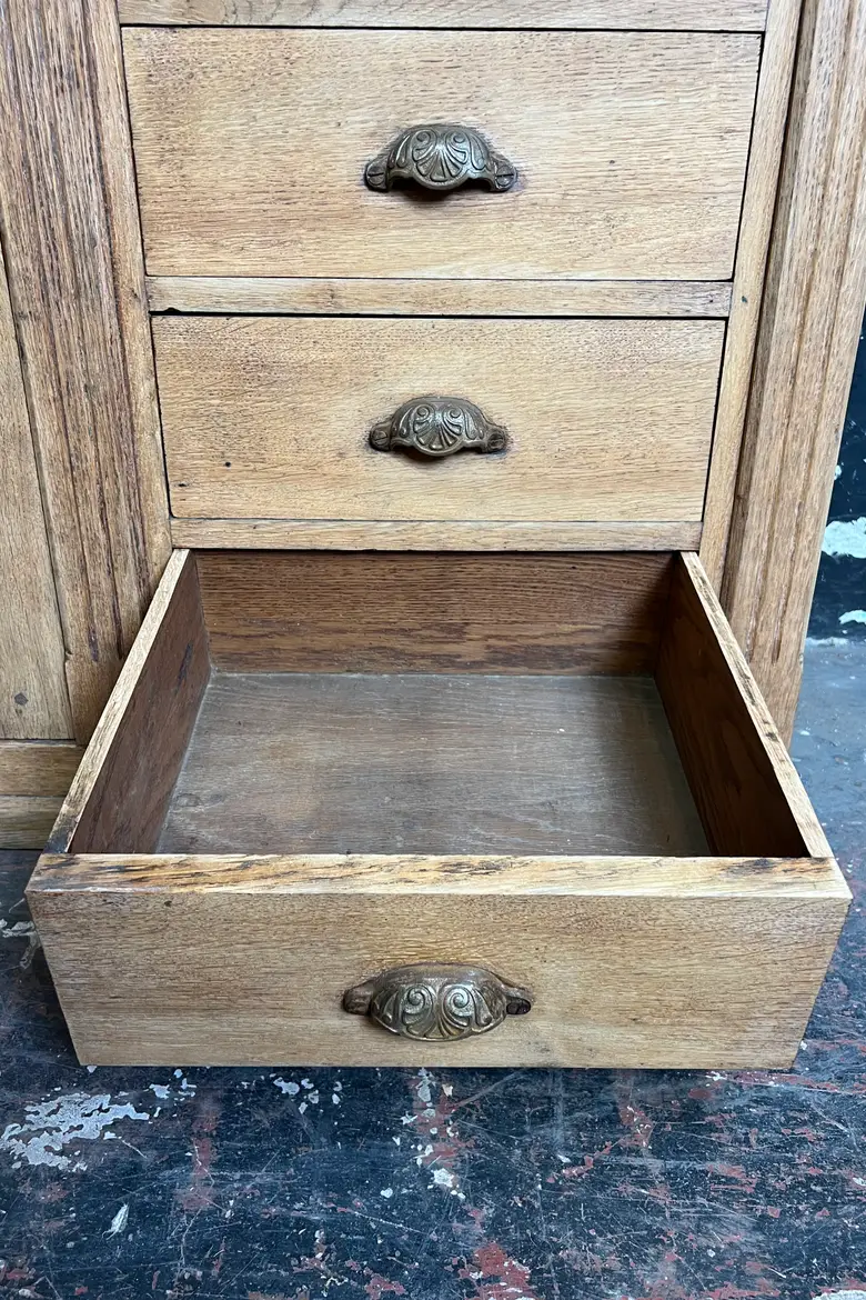 Meuble de commerce en chêne
