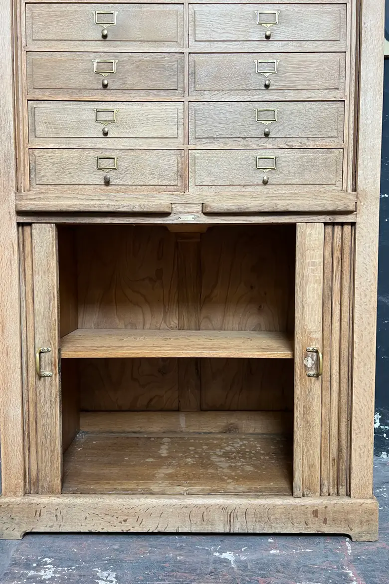 Meuble de notaire à rideau en chêne