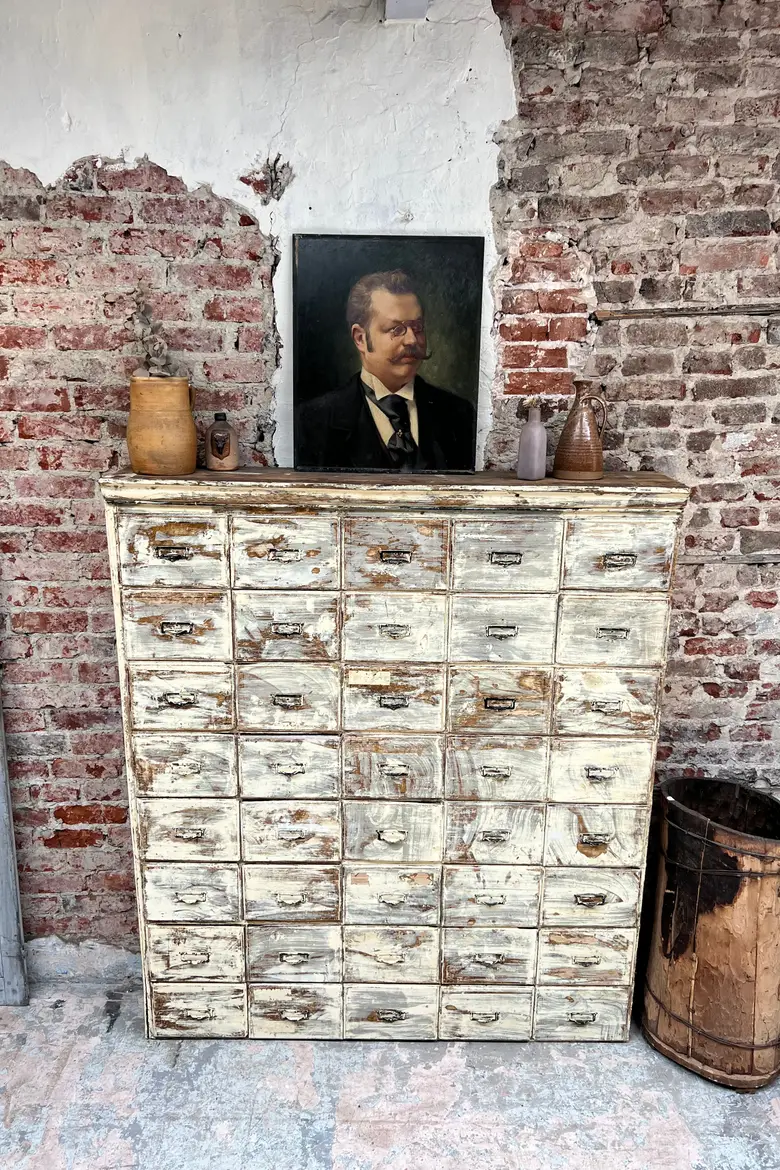 Meuble de quincaillerie patiné Début XXème