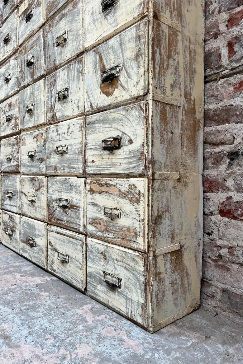 Meuble de quincaillerie patiné Début XXème