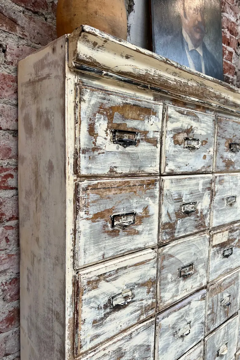 Meuble de quincaillerie patiné Début XXème