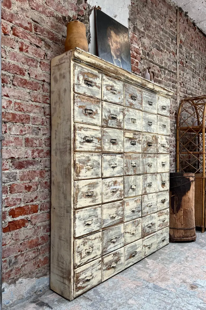 Meuble de quincaillerie patiné Début XXème
