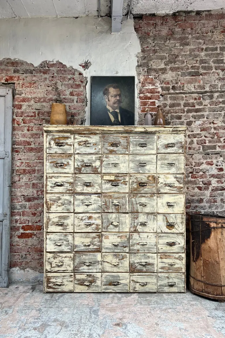 Meuble de quincaillerie patiné Début XXème