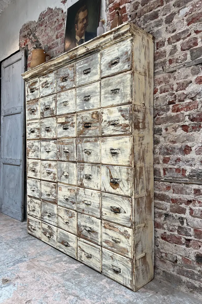 Meuble de quincaillerie patiné Début XXème