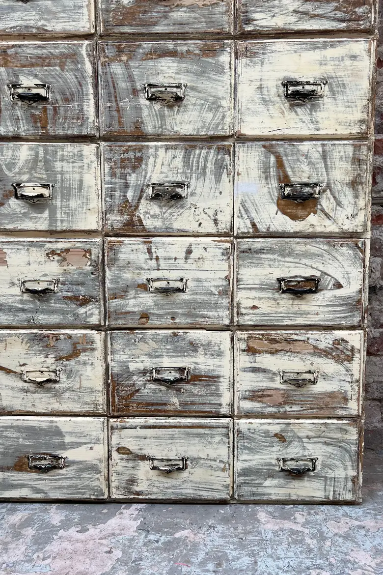 Meuble de quincaillerie patiné Début XXème