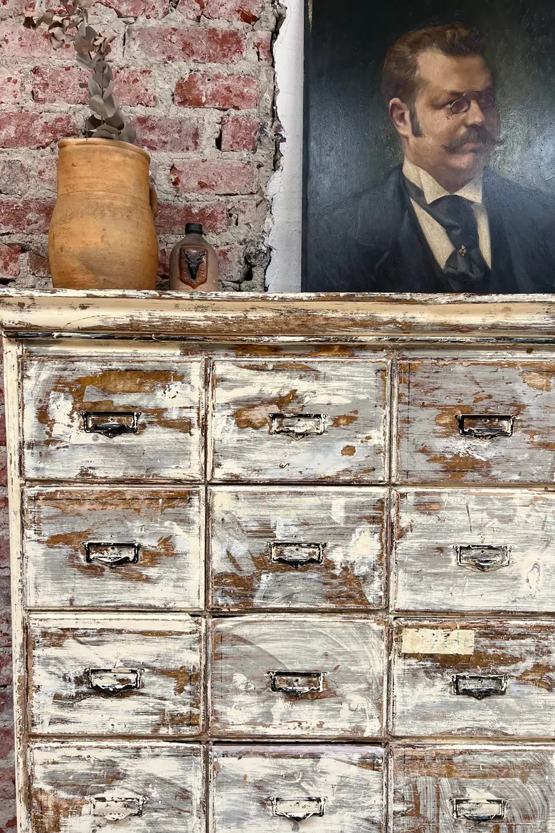 Meuble de quincaillerie patiné Début XXème