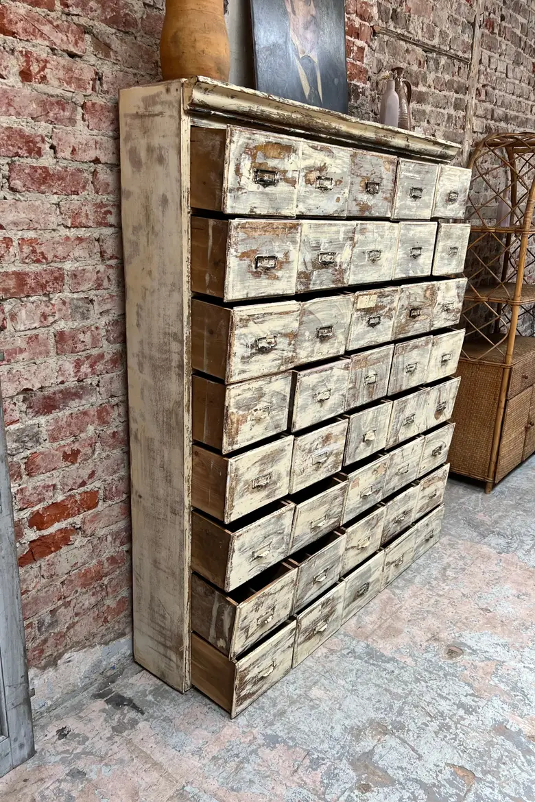 Meuble de quincaillerie patiné Début XXème