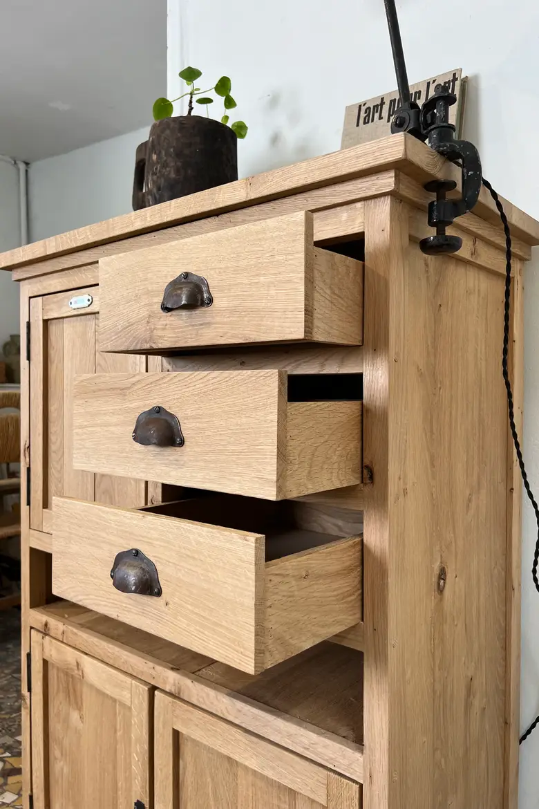 Meuble de rangement en chêne massif