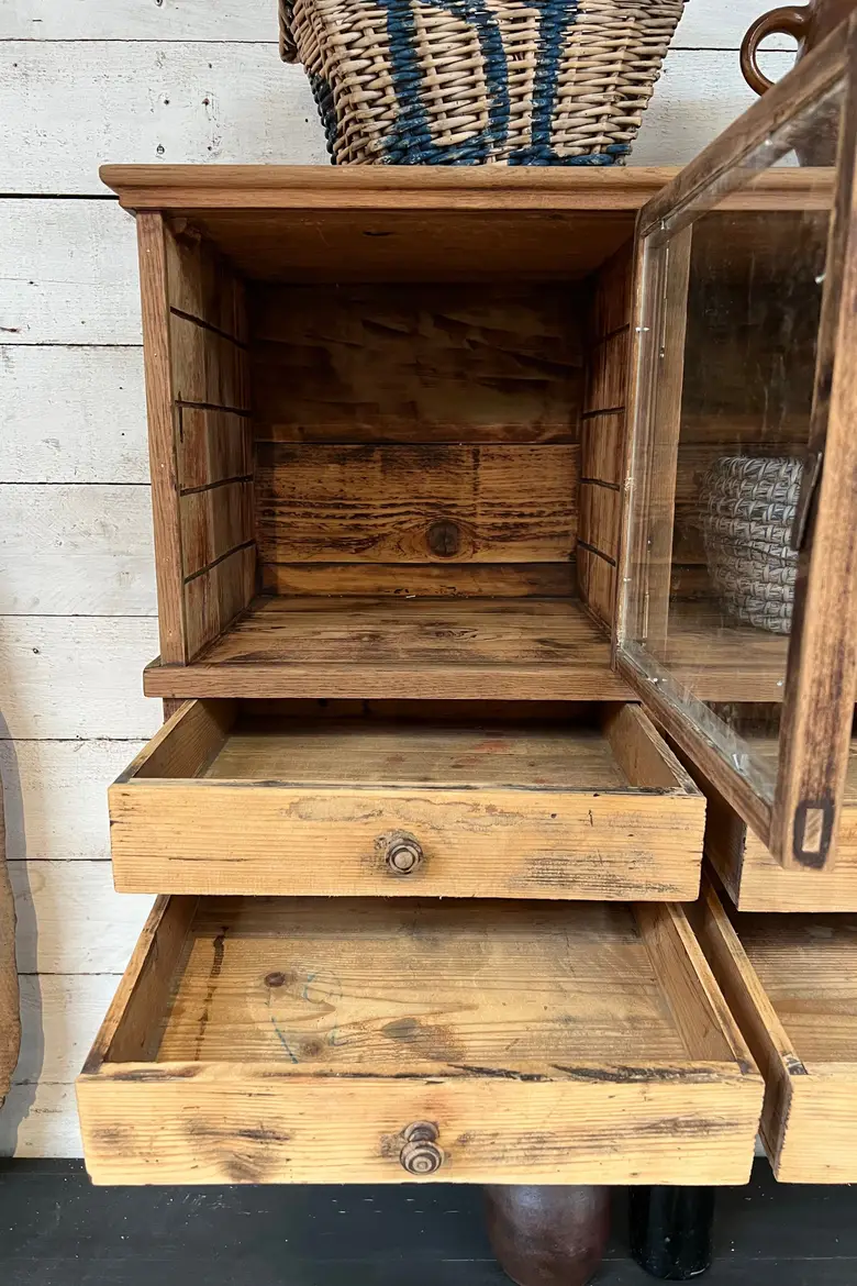 Meuble d’épicerie en bois début 20e à suspendre