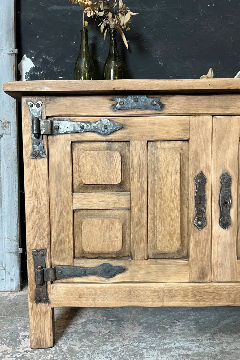 Meuble en chêne brutaliste de style espagnol