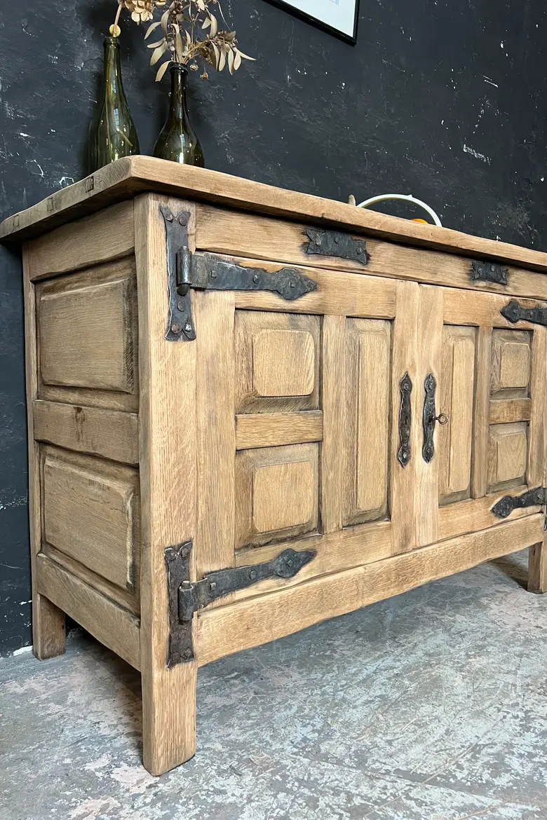Meuble en chêne brutaliste de style espagnol