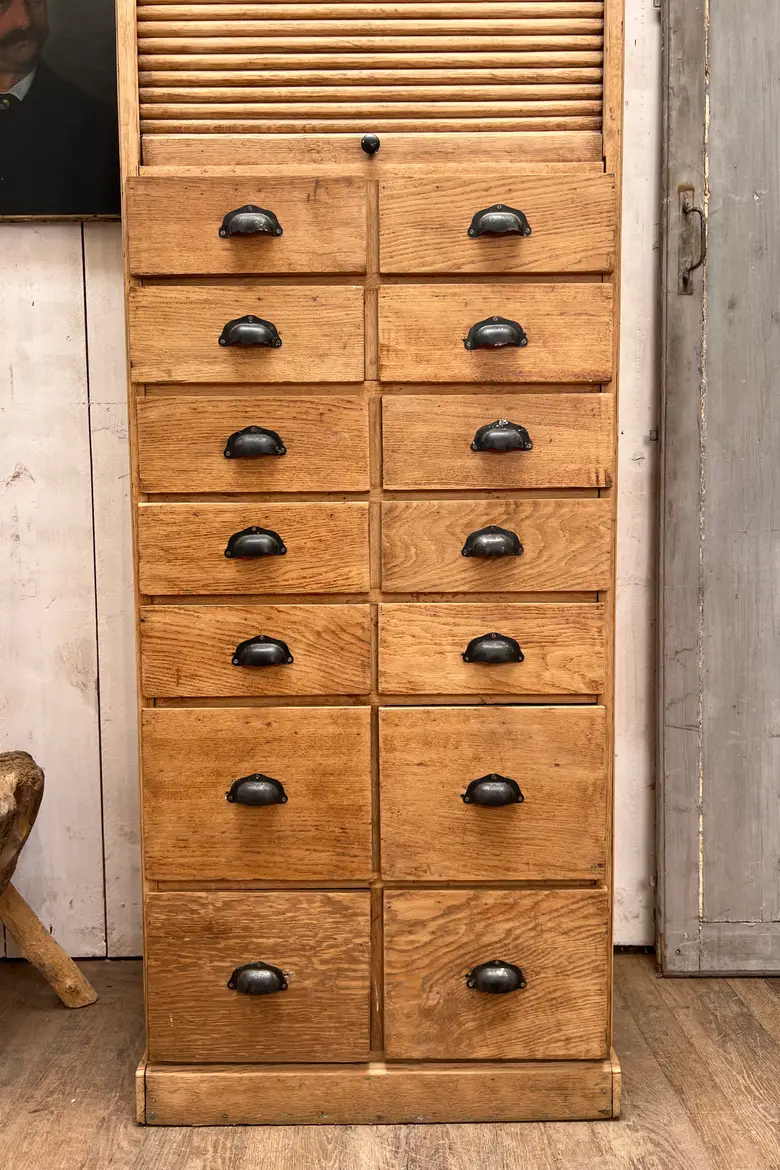 Meuble en chêne de quincaillerie
