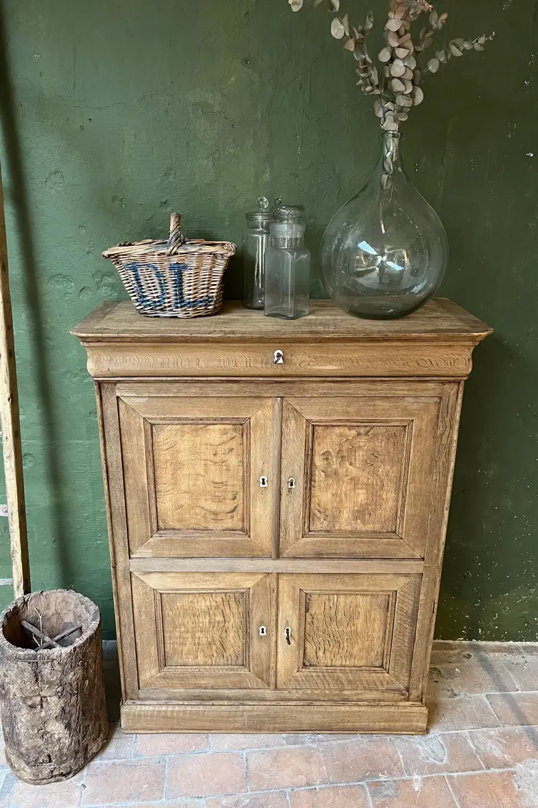 Meuble en chêne rustique de style Louis Philippe Début XXème