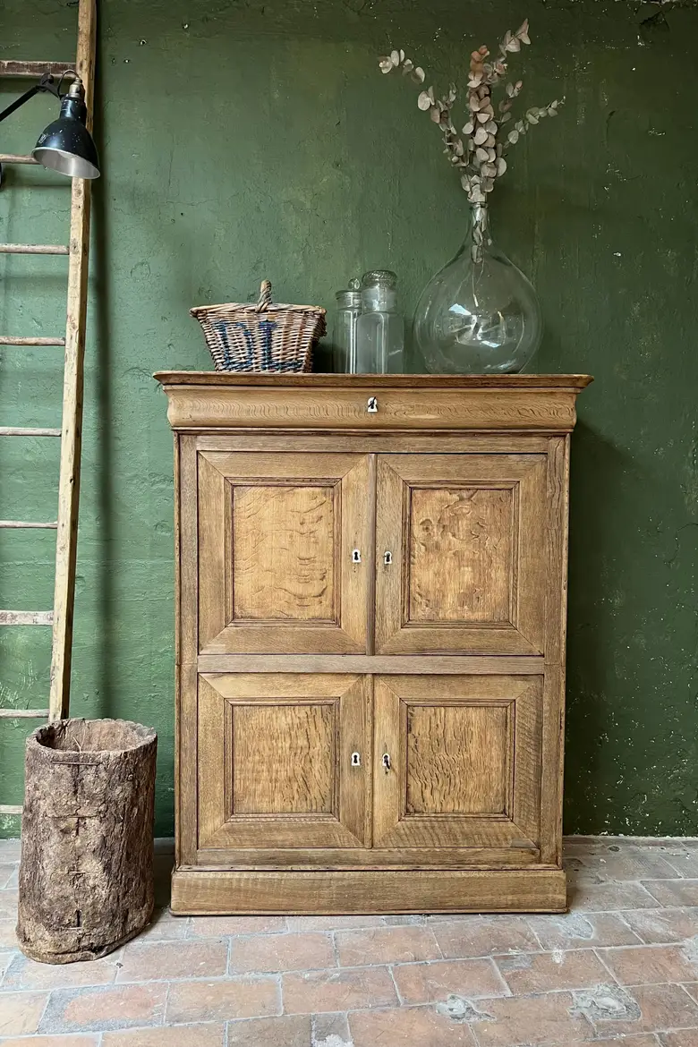 Meuble en chêne rustique de style Louis Philippe Début XXème