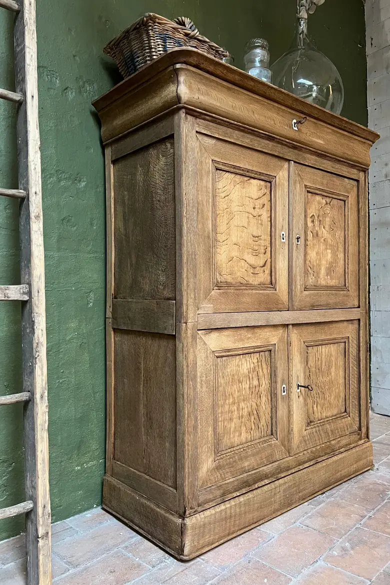 Meuble en chêne rustique de style Louis Philippe Début XXème