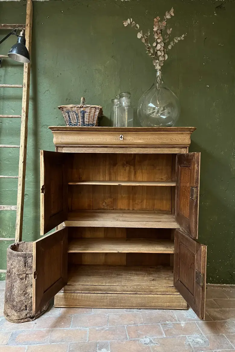 Meuble en chêne rustique de style Louis Philippe Début XXème