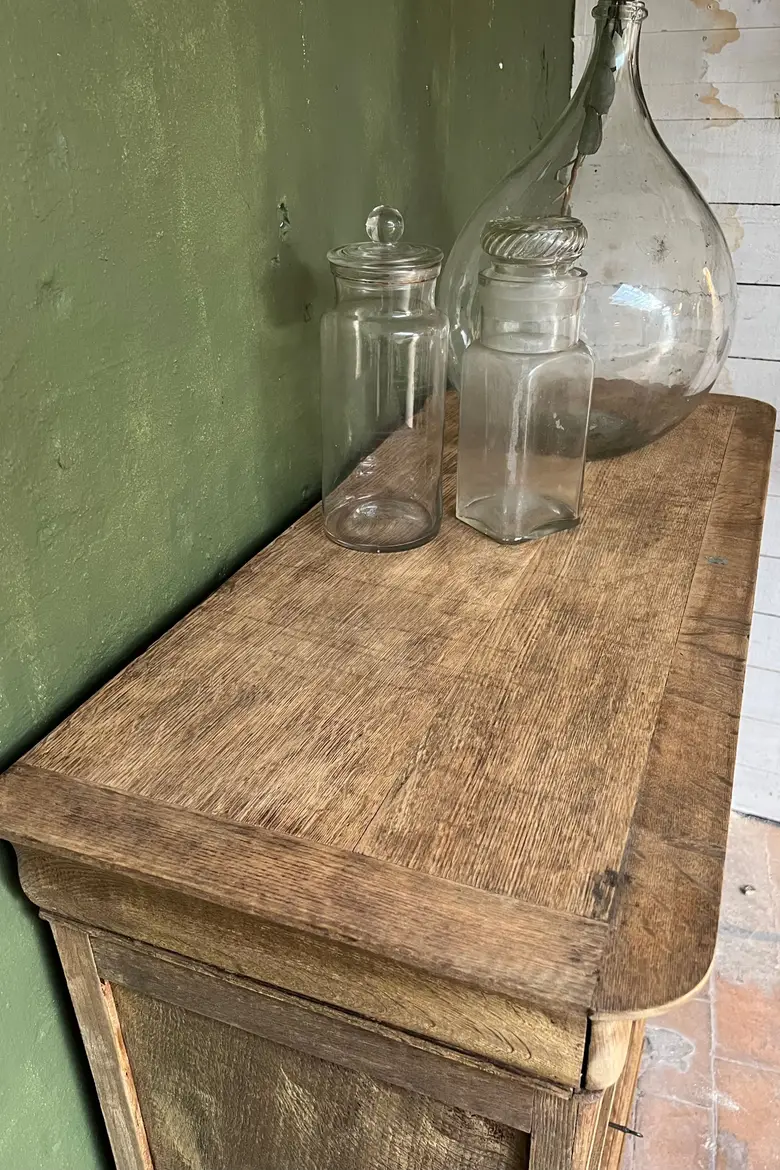 Meuble en chêne rustique de style Louis Philippe Début XXème