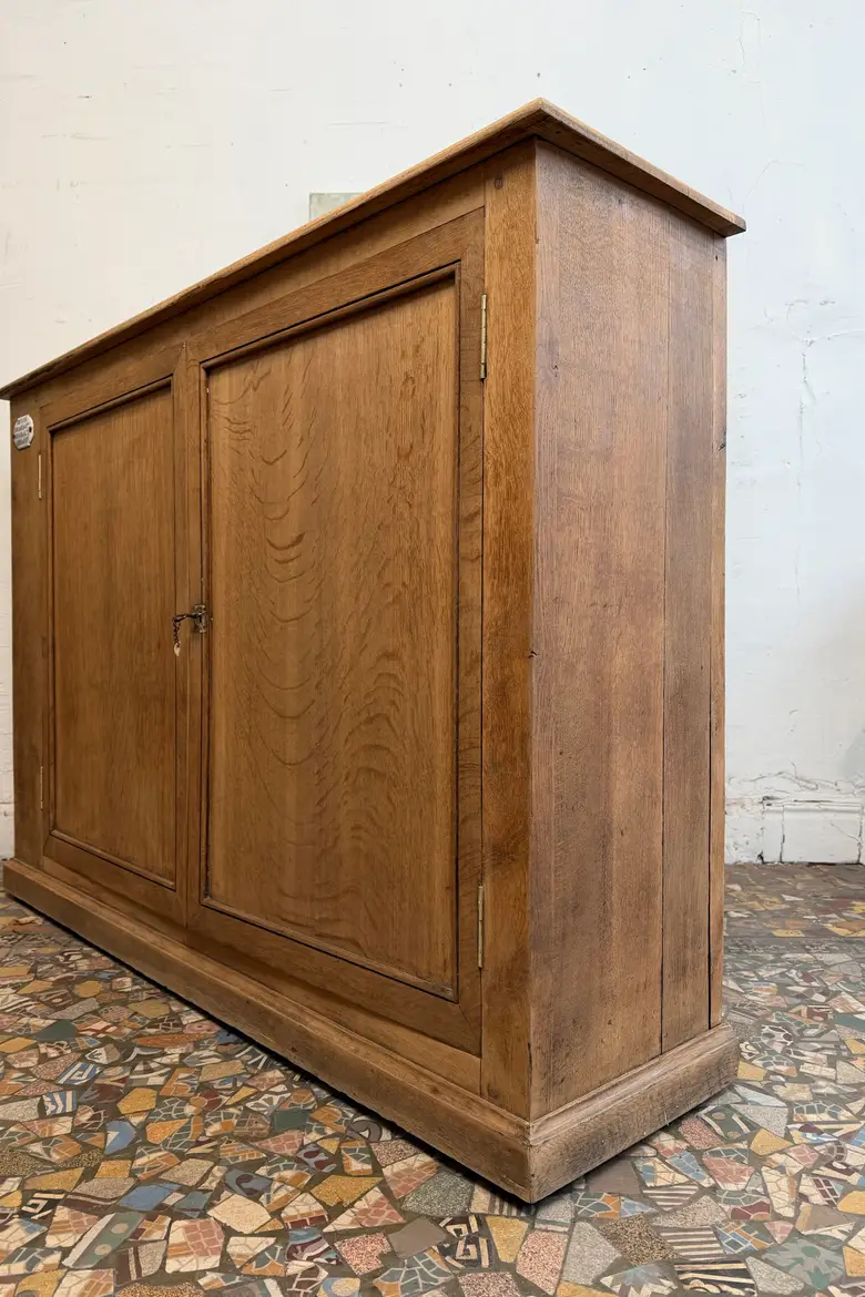 Meuble étroit en chêne