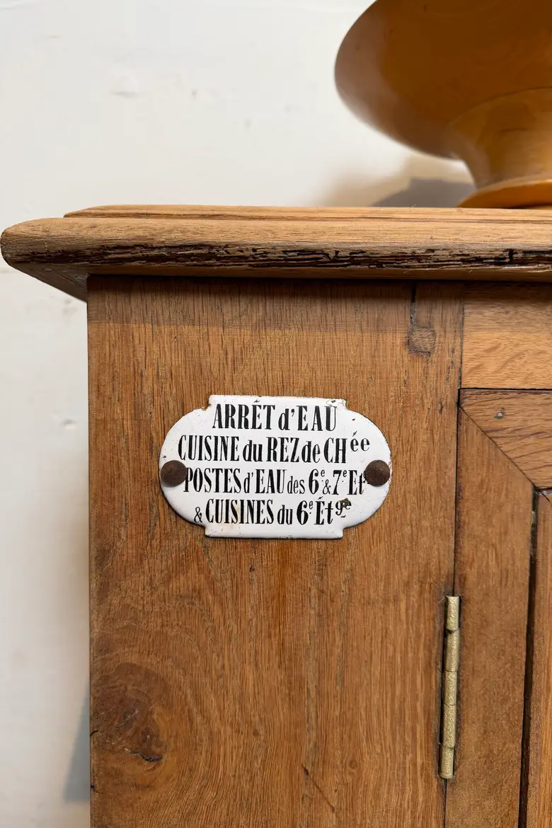 Meuble étroit en chêne