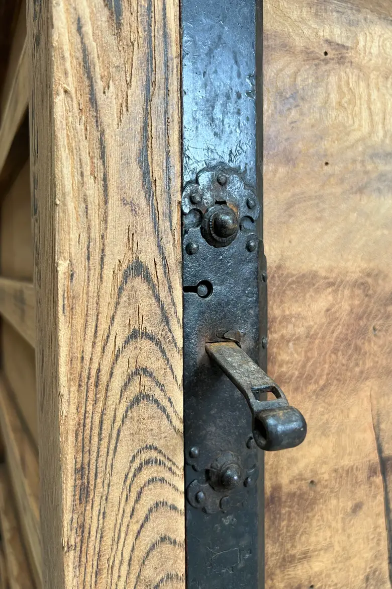 Meuble japonais sur roues en bois