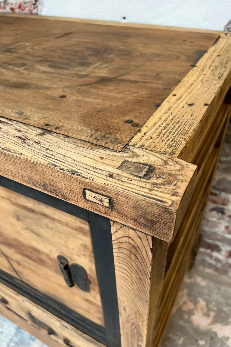 Meuble japonais sur roues en bois
