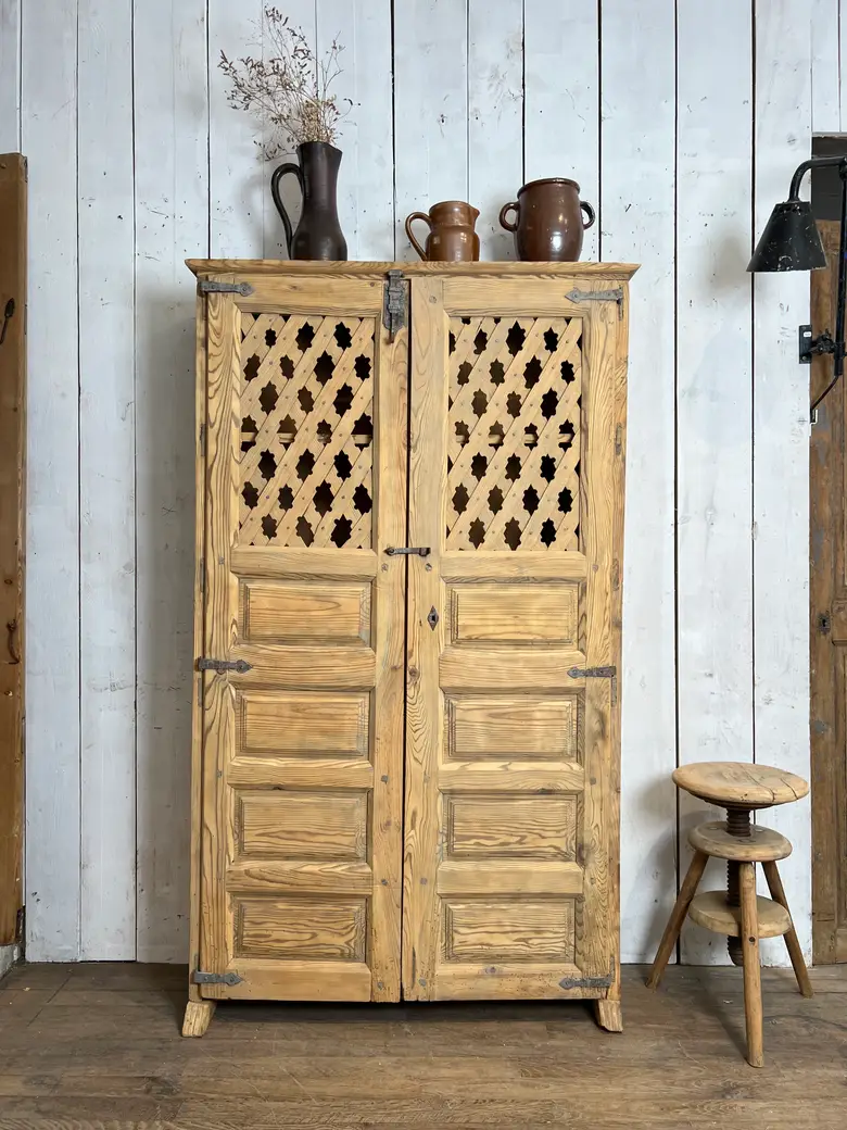 Meuble rustique espagnol