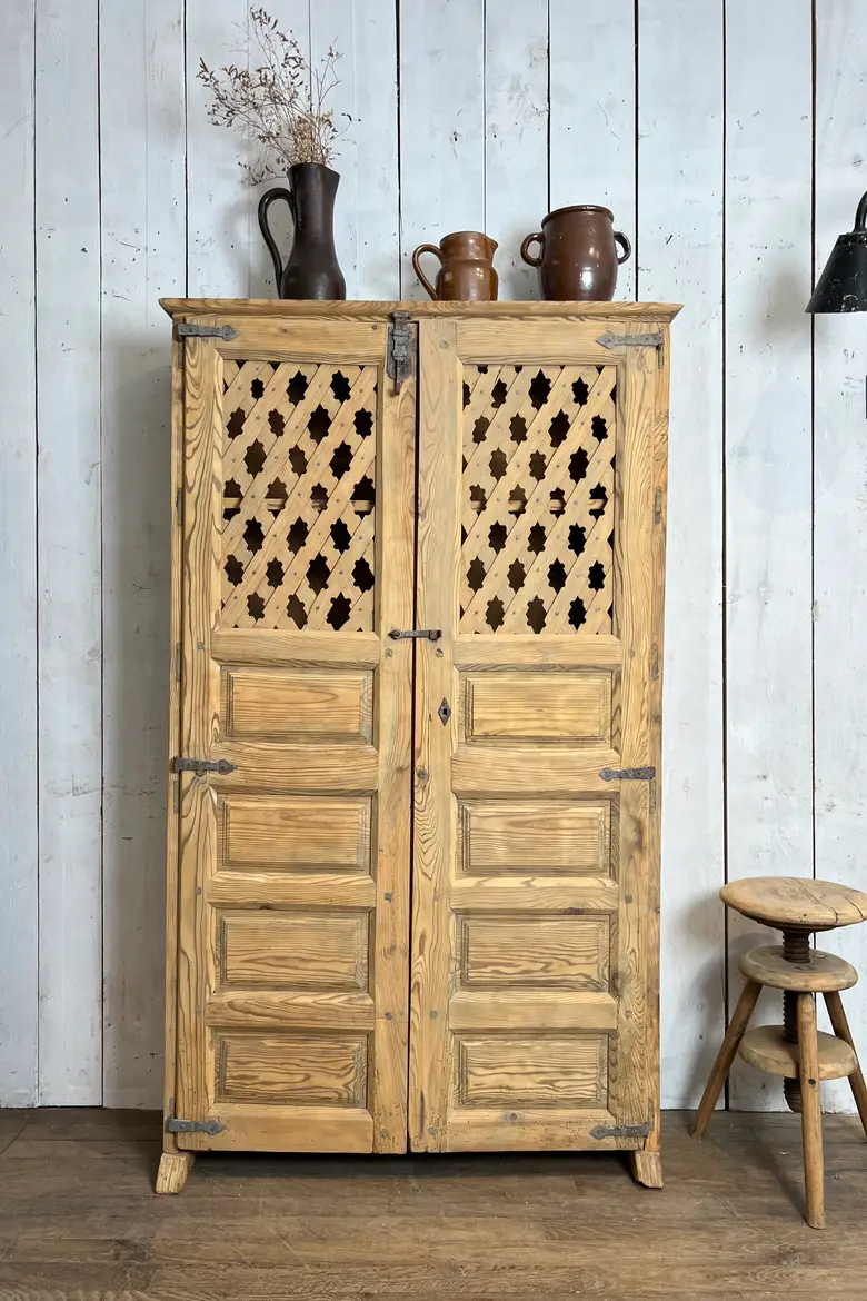 Meuble rustique espagnol