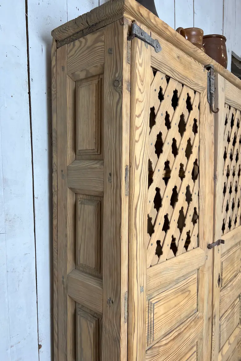 Meuble rustique espagnol