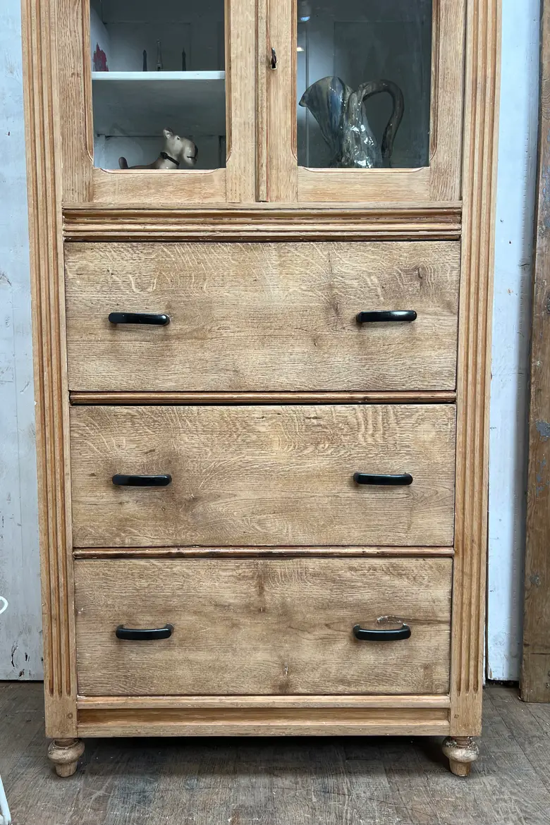Meuble vitré en chêne