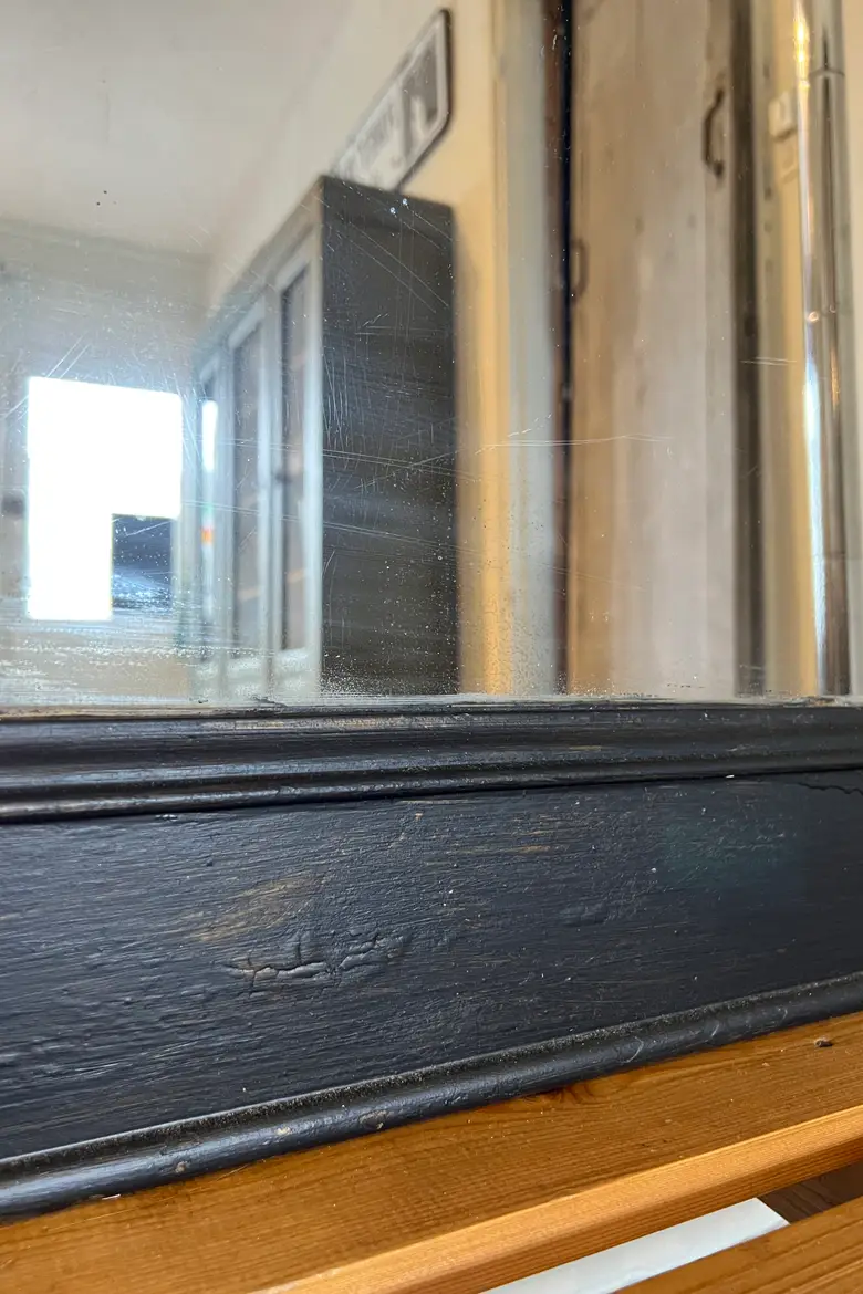 Miroir Louis Philippe peint en noir Début XXème
