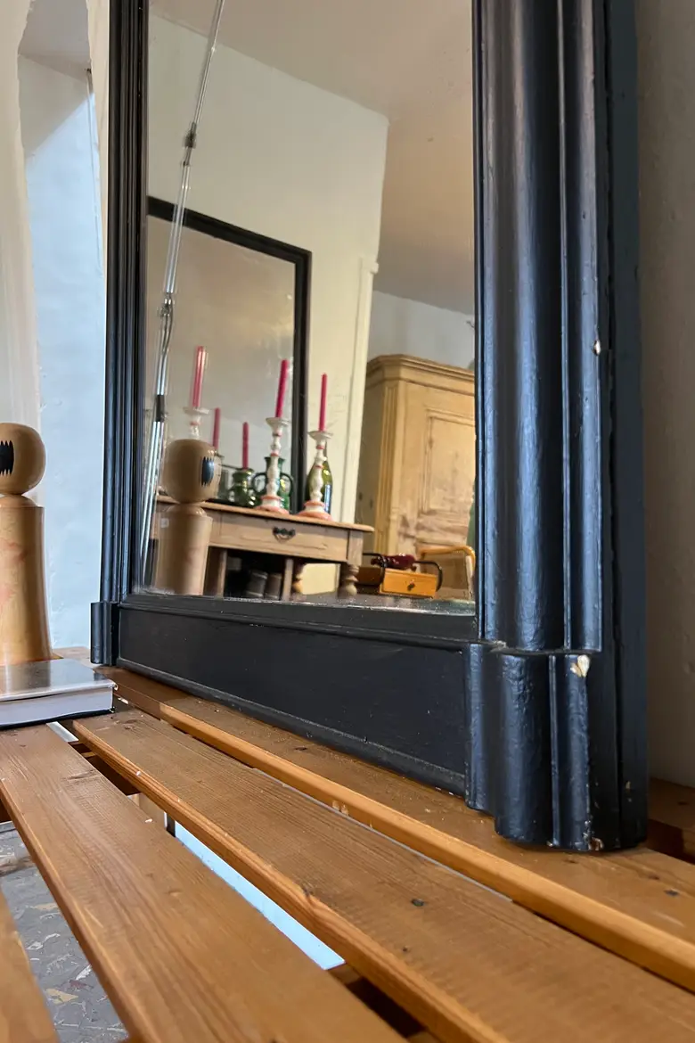 Miroir Louis Philippe peint en noir Début XXème