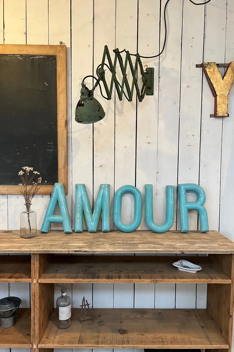 Mot AMOUR en faïence Années 50