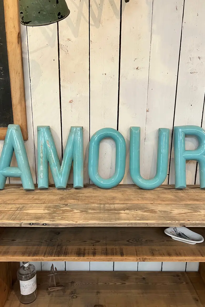 Mot AMOUR en faïence Années 50