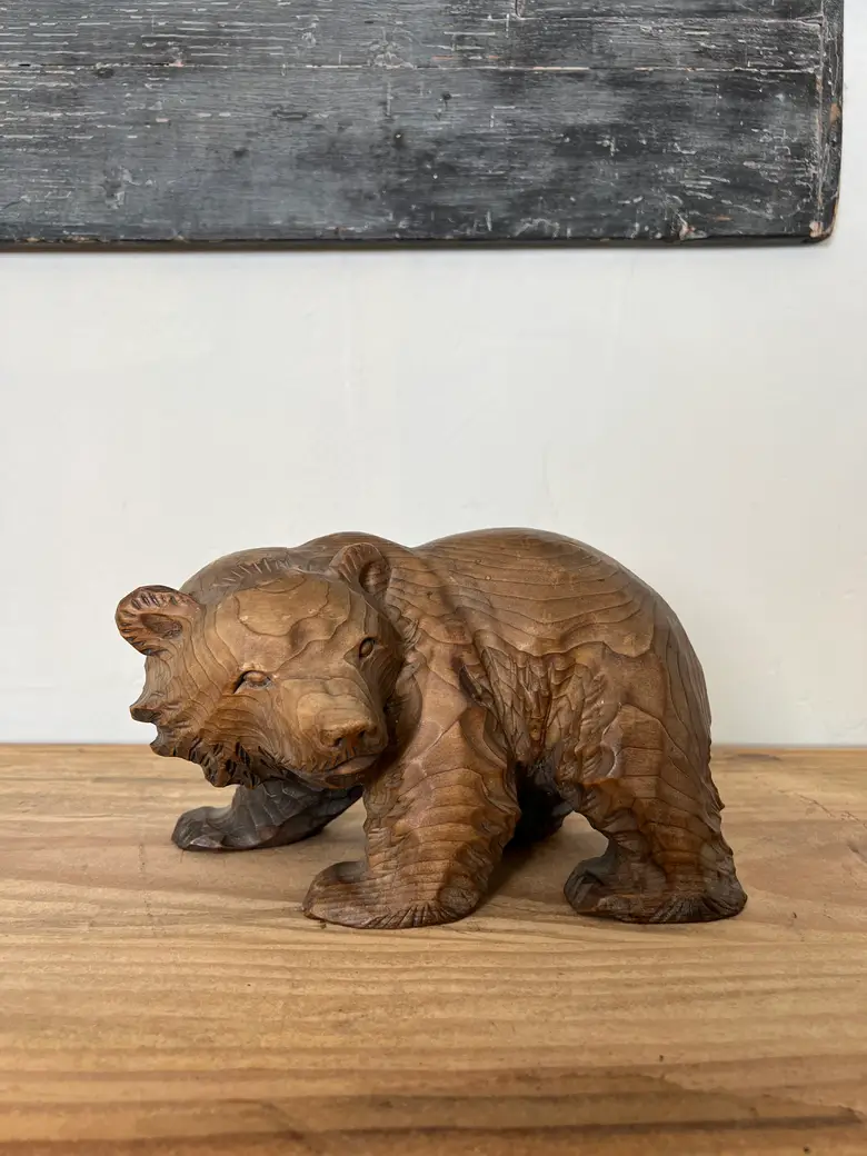Ours en bois sculpté du Japon