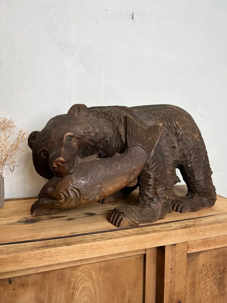 Ours en bois sculpté du Japon