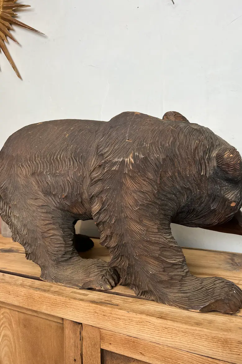 Ours en bois sculpté du Japon