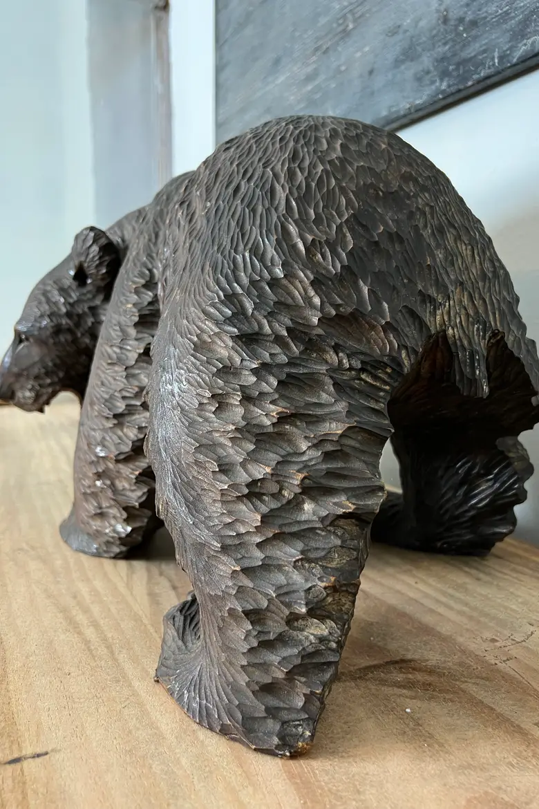 Ours en bois sculpté du Japon