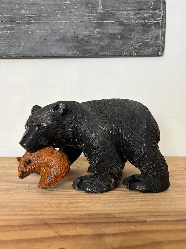 Ours en bois sculpté du Japon