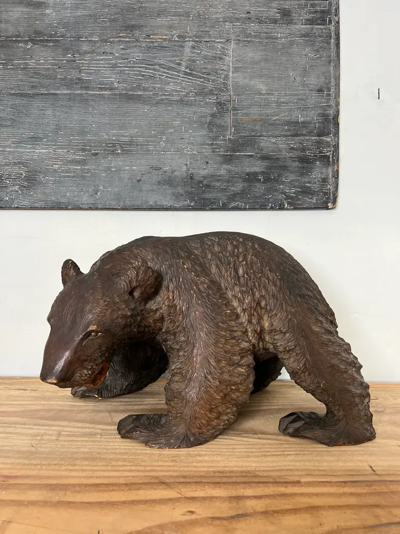 Ours en bois sculpté du Japon