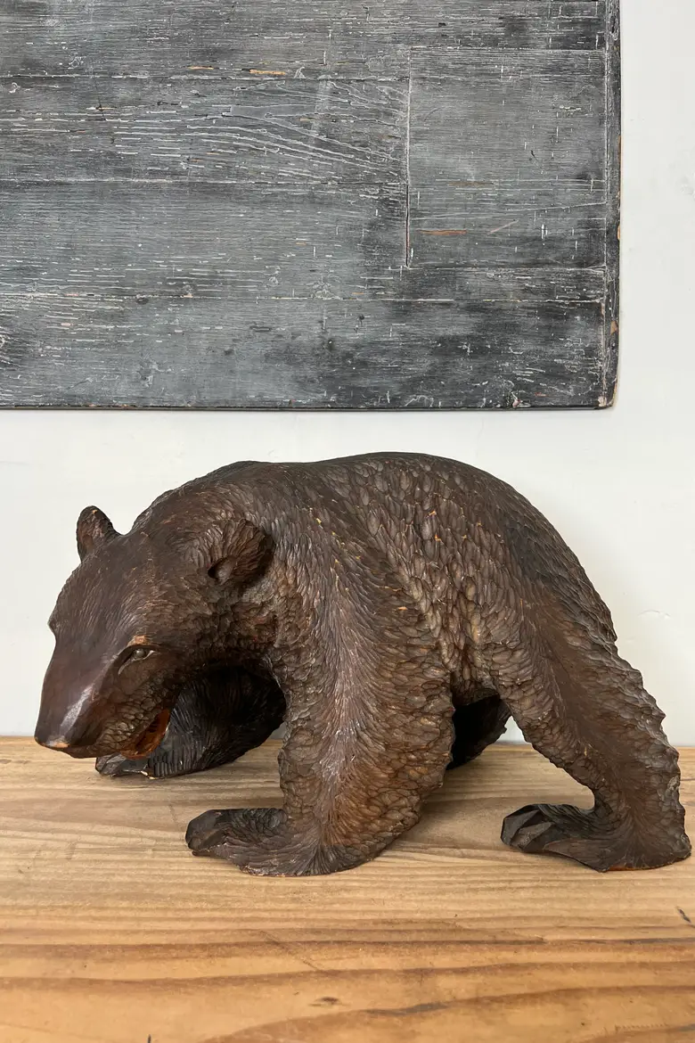 Ours en bois sculpté du Japon