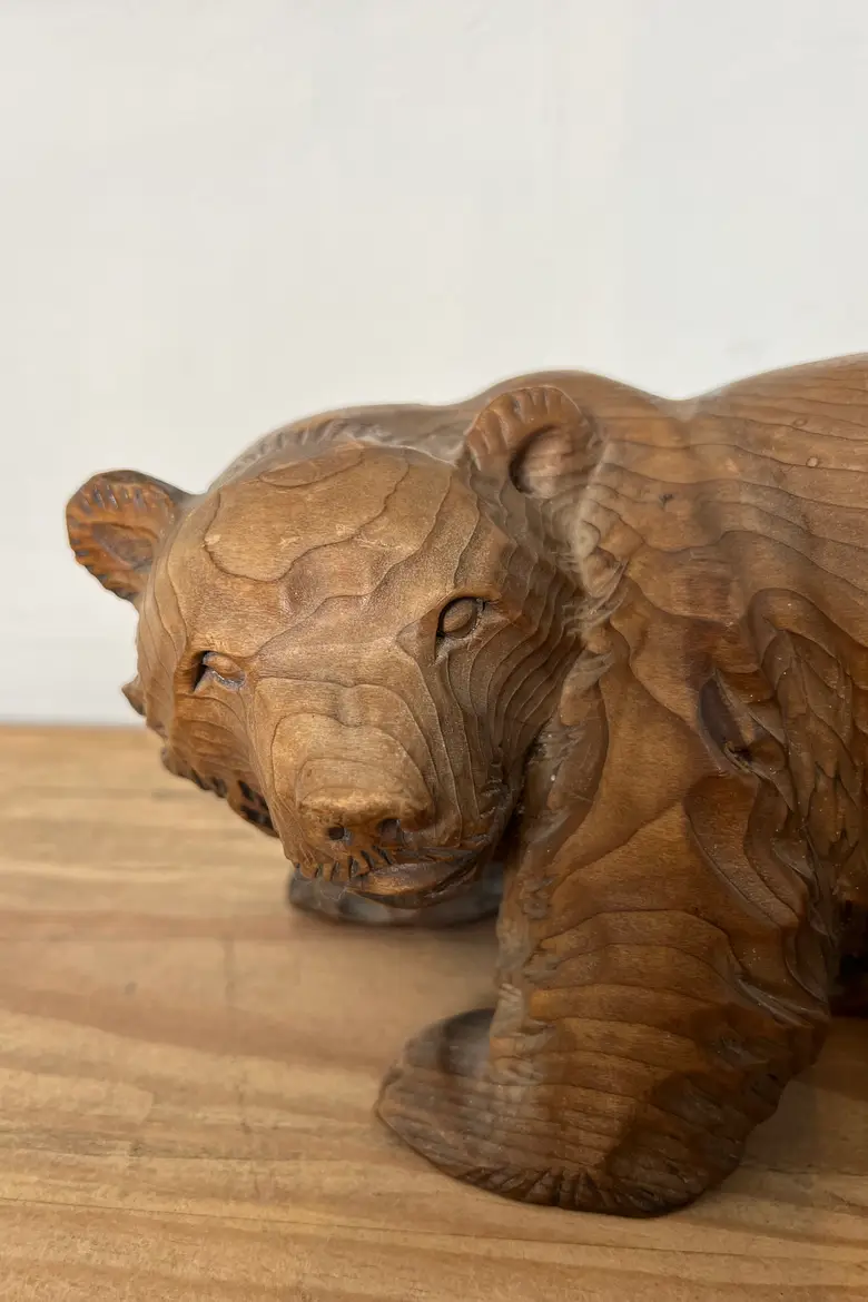 Ours en bois sculpté du Japon