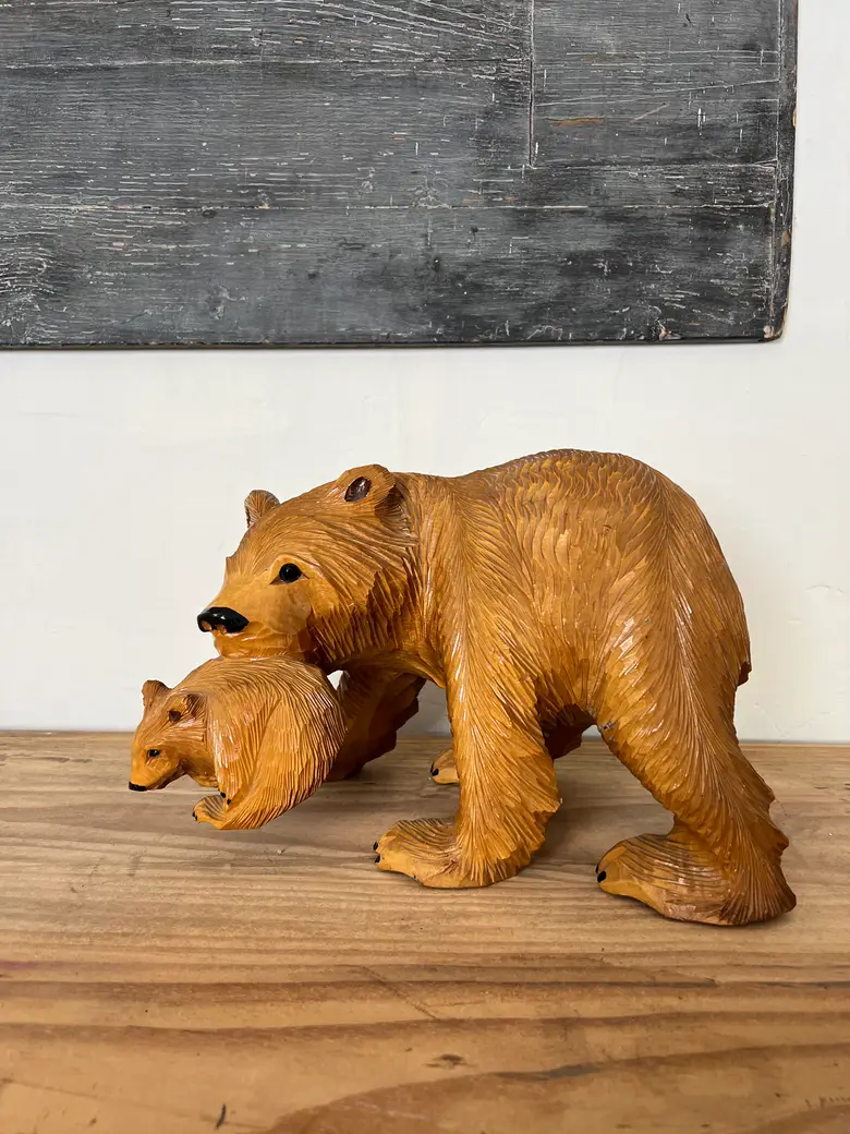 Ours en bois sculpté du Japon